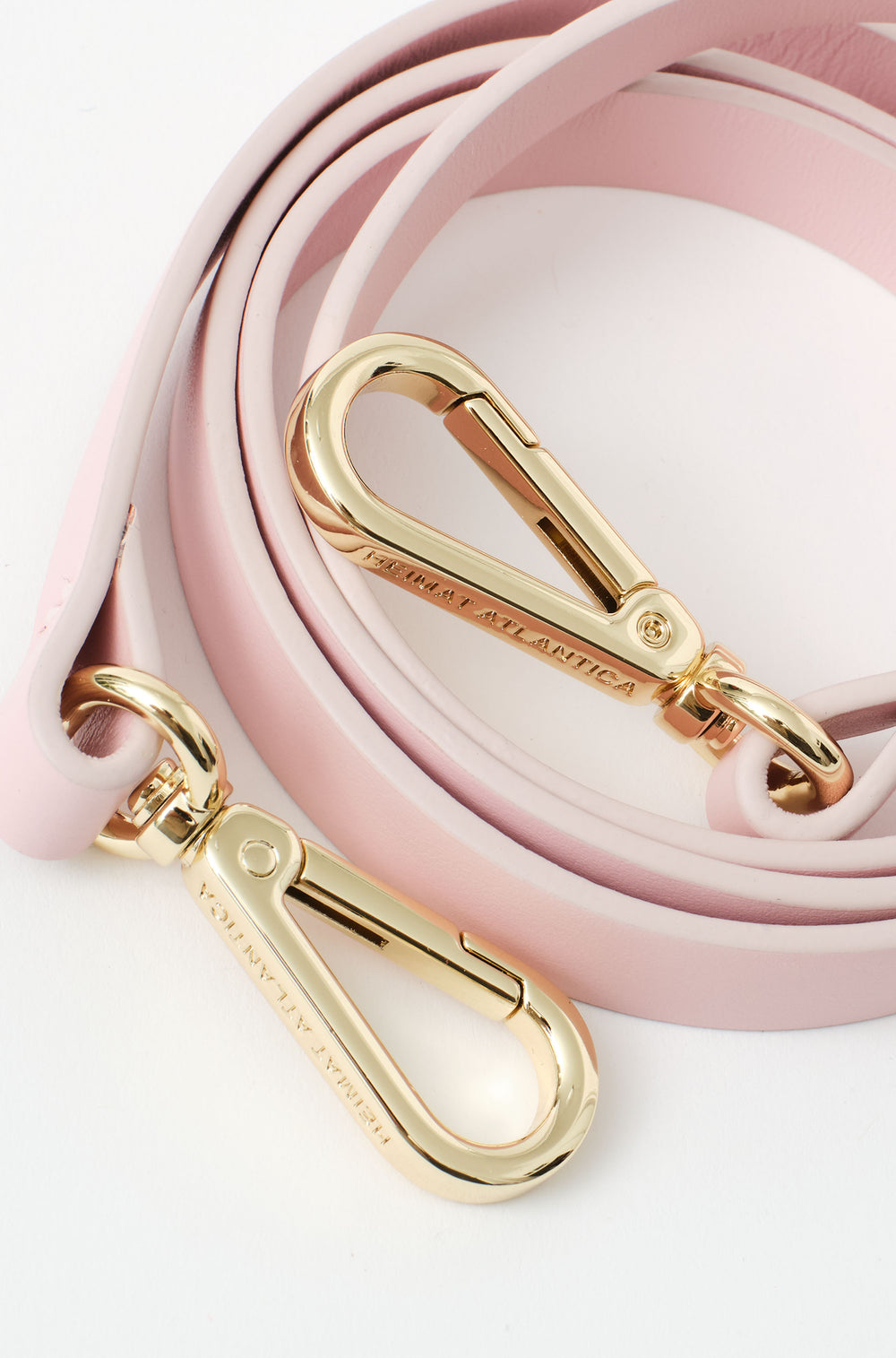 Strap in leather in pink anemone to hold the bag with strap with branding Heimat Atlantica in gold