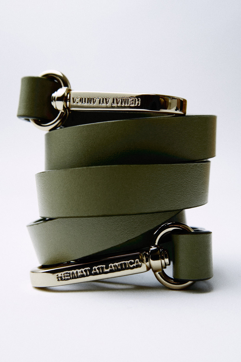 Heimat Atlantica slim olive strap with Branding golden clasps.
