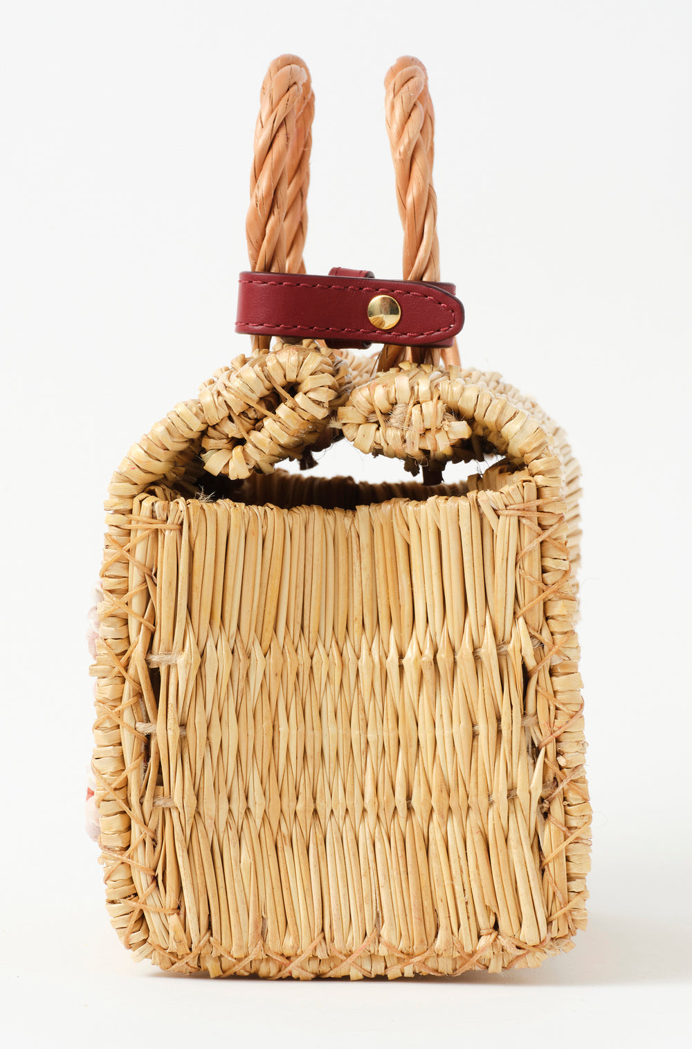 Shella Burgundy Collector’s Edition by Heimat Atlantica, handwoven in Portugal and finished in Spain with an Atlantic shell centerpiece.