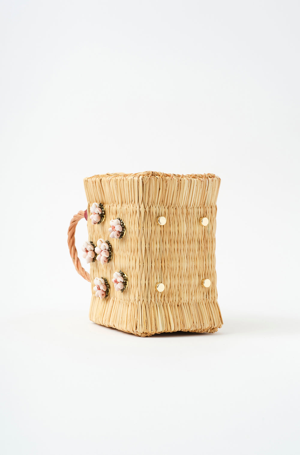 Shella Burgundy Collector’s Edition by Heimat Atlantica, handwoven in Portugal and finished in Spain with an Atlantic shell centerpiece. Golden feet details. 