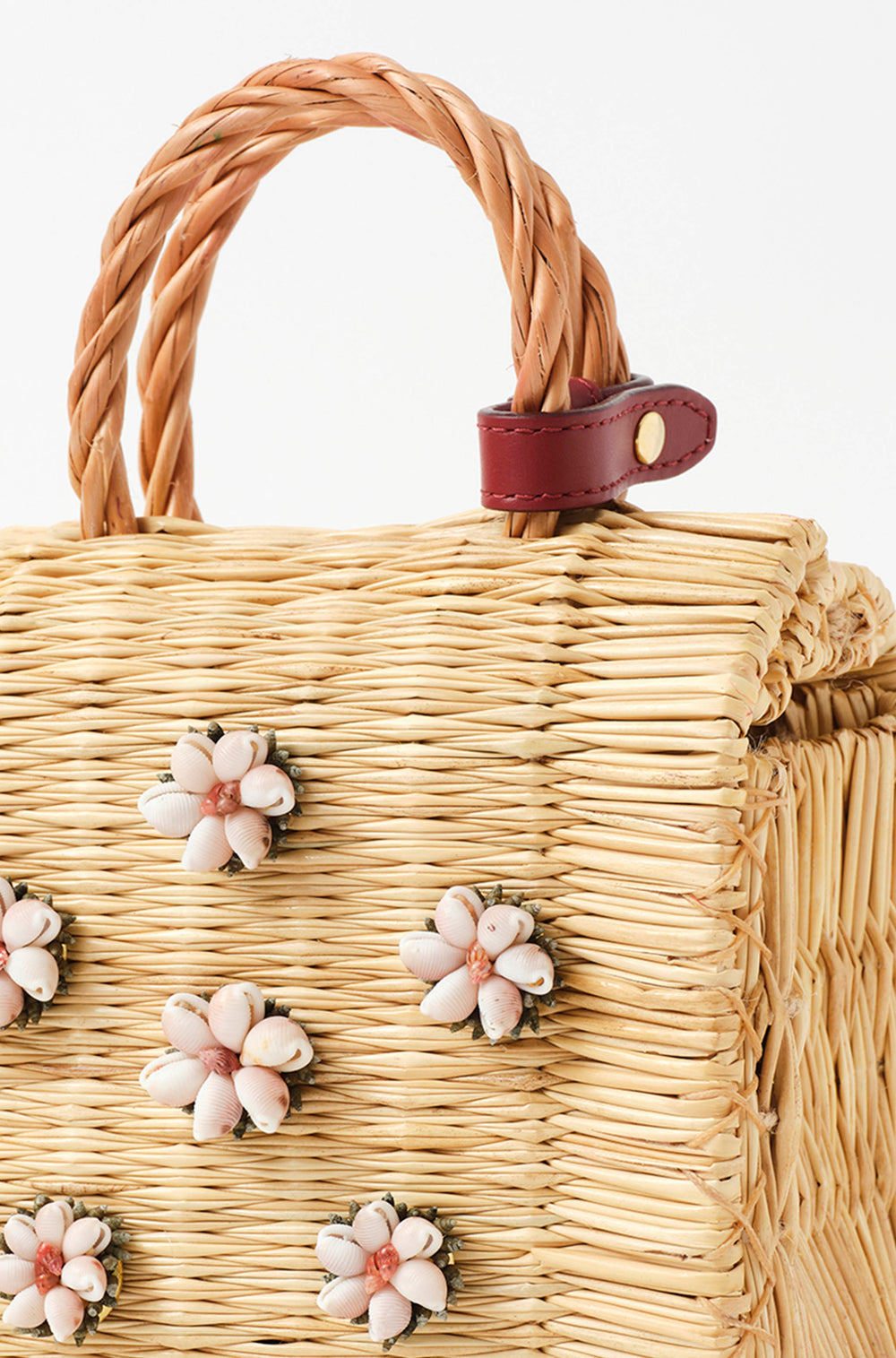 Shella Burgundy Collector’s Edition by Heimat Atlantica, handwoven in Portugal and finished in Spain with an Atlantic shell centerpiece. Closure detail. 