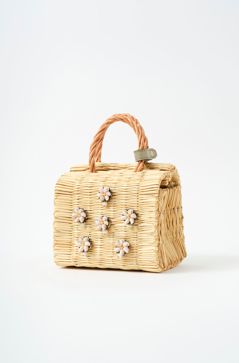 Mini Shella Valentine's basket bag by Heimat Atlantica, handwoven in Portugal from reed and finished in Spain with an Atlantic shell detail with pearls. General view. 
