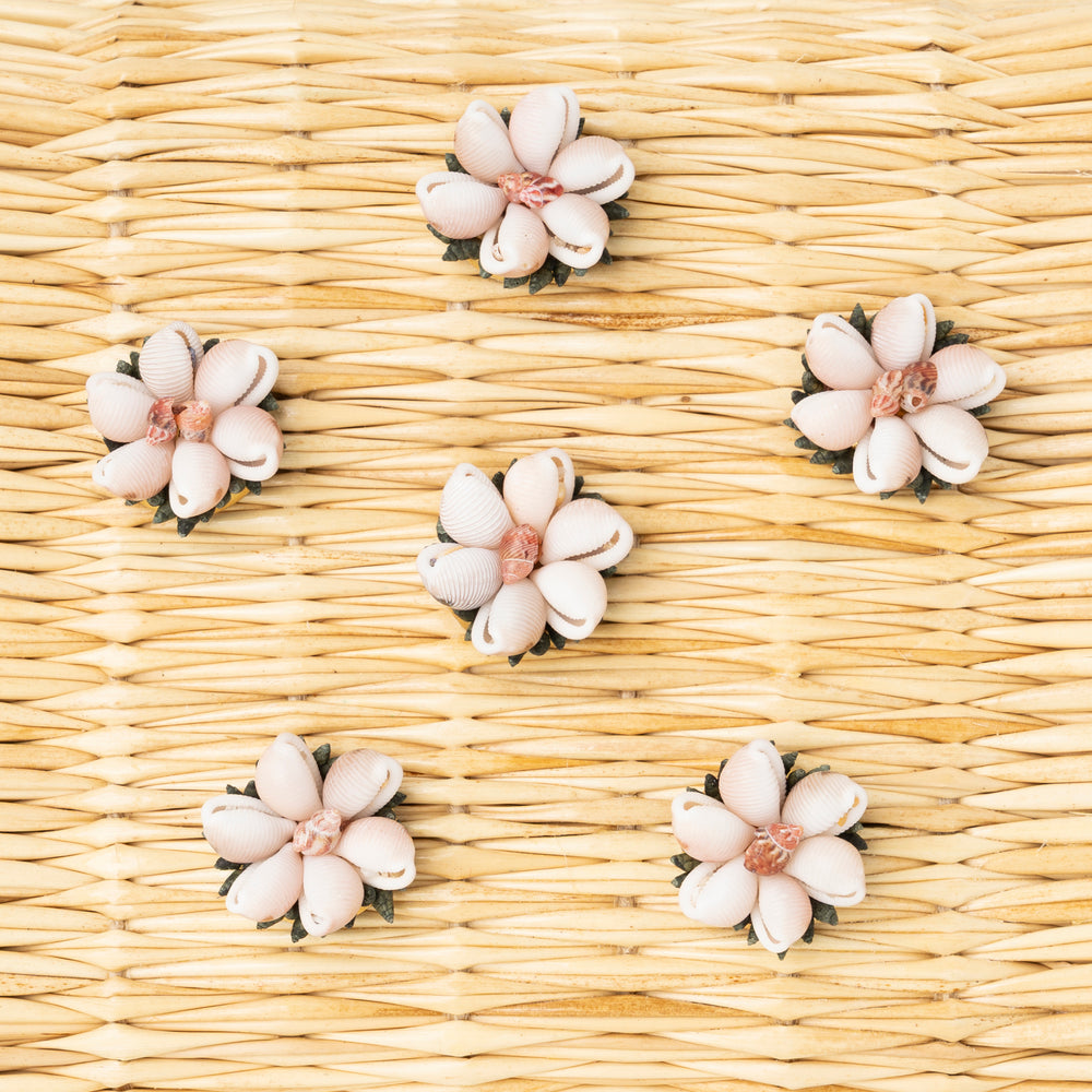 Shella Burgundy Collector’s Edition by Heimat Atlantica, handwoven in Portugal and finished in Spain with an Atlantic shell centerpiece. Shells details.