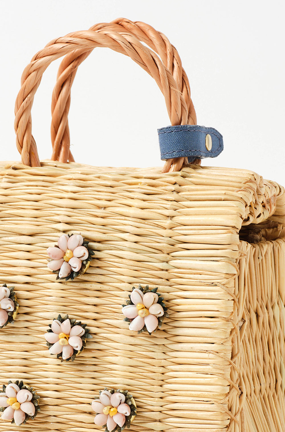 Mini Shella basket bag by Heimat Atlantica, handwoven in Portugal from reed and finished in Spain with an Atlantic shell detail. Clousure detail. 